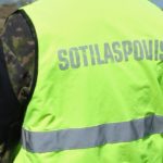 Sotilaspoliisit harjoittelevat Hämeenlinnassa taisteluvarustuksessa